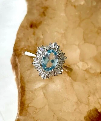 Anillo de compromiso vintage aguamarina natural corte ovalado plata chapado en oro blanco de 14K Foto 1 de 4