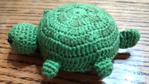 CROCHETED RETRACTABLE TURTLE MEASURING TAPE - Picture 1 of 5