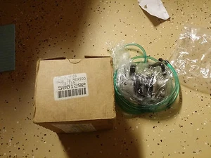 EVINRUDE JOHNSON OIL INJECTOR AND MANIFOLD ASSEMBLY 5001292 - Bild 1 von 3