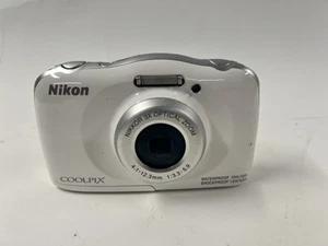 Nikon Coolpix W100 13.2MP Kompakt-Digitalkamera weiß wasserdicht - mit Ladegerät - Bild 1 von 4