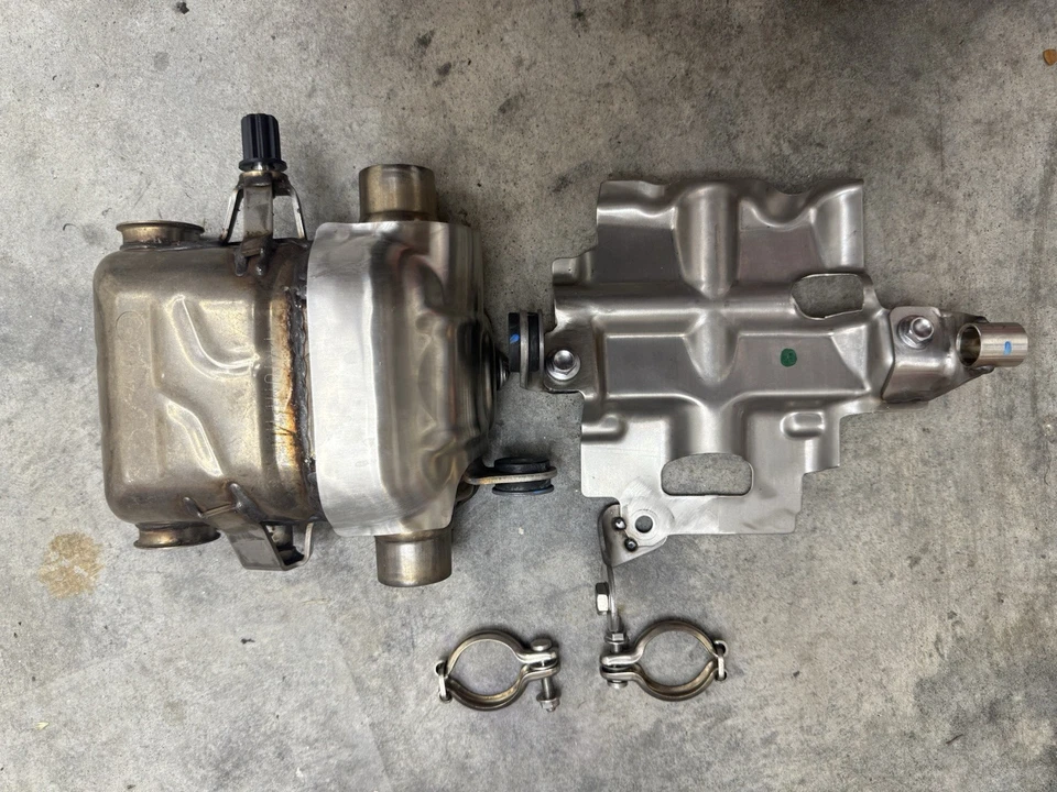 Convertidor catalítico Bobber Triumph Bonneville OEM. Foto 1 de 2