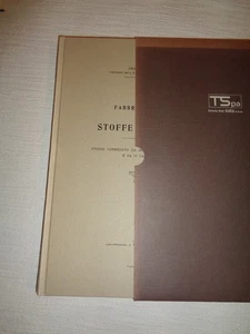 FABBRICAZIONE DELLE STOFFE OPERATE 369 figure e 17 campioni Greco Setificio /607 - Foto 1 di 16