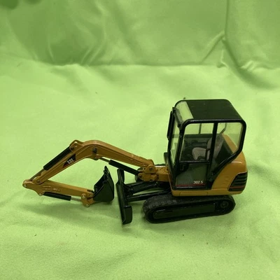 Norscot CAT 302.5 Mini Hydraulic Excavator 1:32 Scale Die-Cast Model 55085 - Image 1 of 4
