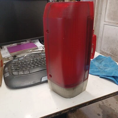 1987 - 1990 FORD PICKUP F-150 SERIES LEFT SIDE TAIL LIGHT OEM  E8TB 13441 AA - Image 1 of 4