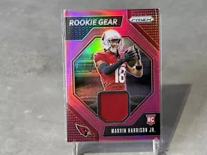 CALCIATORI PANINI PRIZM 2024 MARVIN HARRISON JR. ROOKIE GEAR RELIC PULSAR ROSA - Foto 1 di 1
