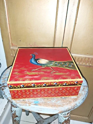 INDIAN HAND PAINTED PEACOCK WOODEN BOX/TRINKET/JEWELLERY BOX - Image 1 of 4