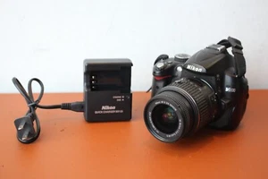 Nikon D5000 w/Nikon DX VR AF-S Nikkor 18-55mm f/3.5-5.6GII w/Bag - Picture 1 of 17