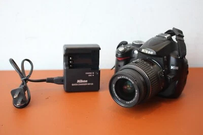 Nikon D5000 w/Nikon DX VR AF-S Nikkor 18-55mm f/3.5-5.6GII w/Bag - Image 1 of 4