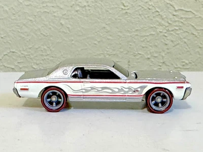 Hot Wheels Garage 1968 Mercury Cougar plateado metálico rojo sobre blanco ¡Nuevo! Foto 1 de 4