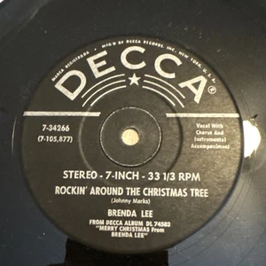 BRENDA LEE ROCKIN AROUND THE CHRISTMAS TREE / THIS TIME OF THE 33 7" CHRISTMAS - Picture 1 of 2