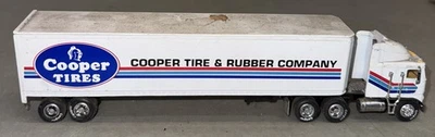 Remolque semirremolque Liberty Classics 1/64 neumáticos Cooper edición limitada Foto 1 de 4