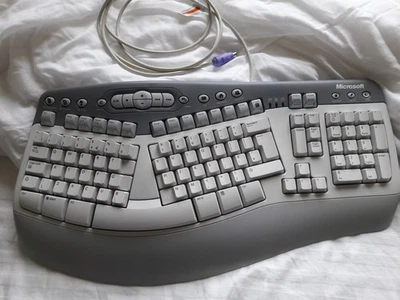 Microsoft Natural Multimedia Keyboard 1.0A RT9470 Ergonomic PS2 - Image 1 of 4