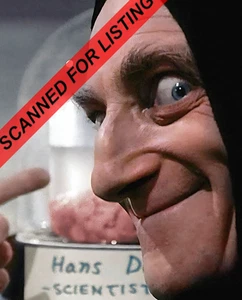 YOUNG FRANKENSTEIN Marty Feldman as Igor 8x10 PHOTO #9585 - Picture 1 of 1