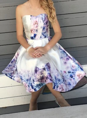 Womans Size 4 Dress Terani Couture Floral Print Open Back Formal Party Vintage - Image 1 of 2