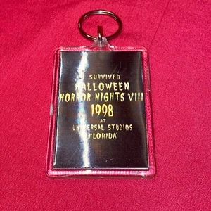 Vintage Universal Studios Halloween Horror Nights 1998 VIII Schlüsselanhänger  - Bild 1 von 6