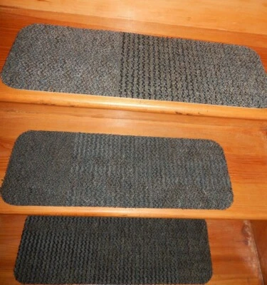 13 = Escalera interior peldaños escalera alfombra escalón alfombra 8" x 24" CN 8. Foto 1 de 4