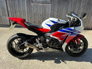 2014 HONDA CBR1000RR-E ONLY 6KMLS STUNNING EXAMPLE FDSH PART EX & DELIVERY POSS - Picture 1 of 23
