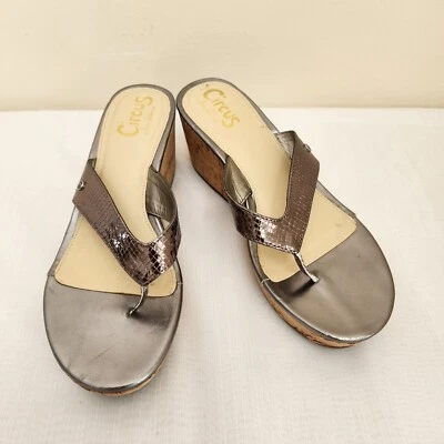Sandalias Circus Sam Edelman para mujer talla 10 plataforma plateadas metálicas con estampado de serpiente. Foto 1 de 4