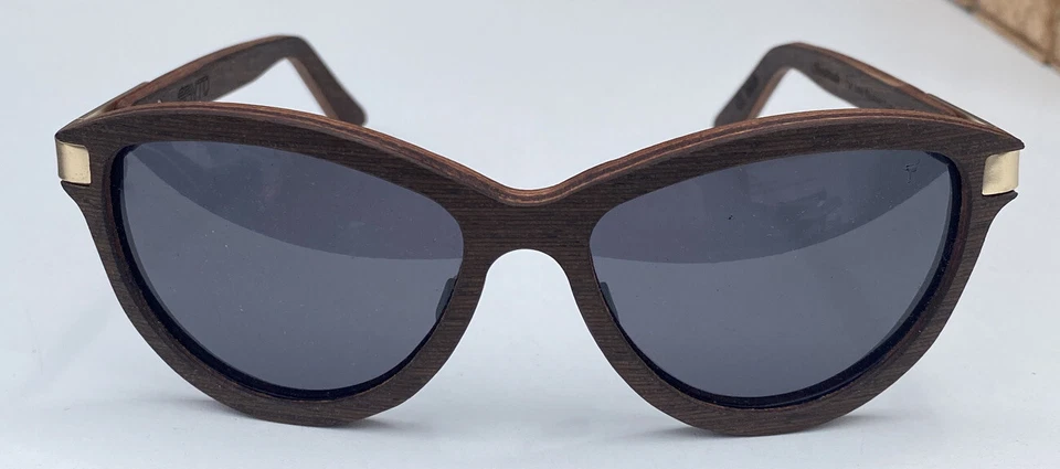 Gafas de sol de madera hechas a mano Fento Fento diseño Lega para mujer Foto 1 de 4
