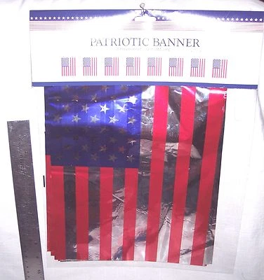 AMERICAN FLAG  BANNER - GARLAND-SPARKLING  RED -SILVER- BLUE: 12 FT. = 8 FLAGS Foto 1 de 2