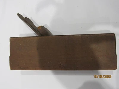 Rabot en bois ancien, raboteuse à main, outil menuiserie vintage - Photo 1/3