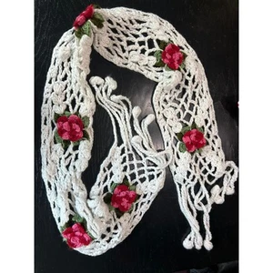 Blanco con rosas rojas rosas - crochet - bufanda XL - sin marca - unas 100 pulgadas - Imagen 1 de 4