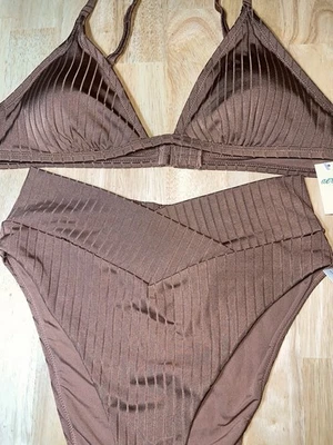Parte inferior de bikini grande acanalada Aerie y brillo cruzada corte alto descarada $34.95 Ea Foto 1 de 4