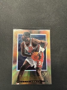 1996-97 Skybox EX-2000 Dikembe Mutombo #2 Atlanta Hawks - Bild 1 von 2