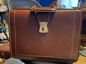 Vintage Tower Brand simulated leather briefcase/portfolio/attache/document Case - Picture 1 of 12
