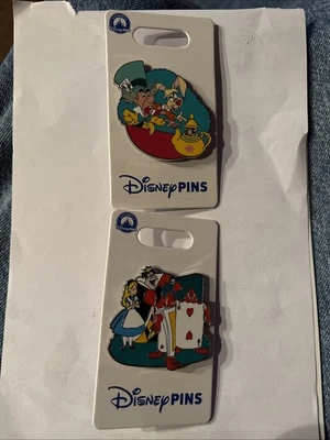 2025 Parques Disney Alicia en el País de las Maravillas Conjunto de 2 prendedores Sombrerero Loco Marzo Liebre Alicia Foto 1 de 4