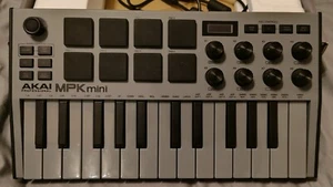 Akai Professional MPK mini mk3I Controller Special Edition Grey - Bild 1 von 15