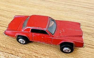 Playart Fastwheels-Peladores Cadillac Eldorado años 70 rojo con base blanca Foto 1 de 4