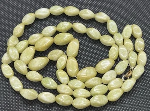 Vintage 1950s Long Pale GREEN Graduated Marbled GLASS Bead NECKLACE - Picture 1 of 2