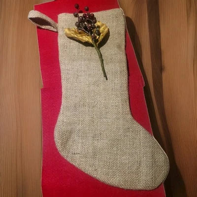 Medias de Navidad de yute de arpillera natural con selección de bayas y hojas, 16" X 7" Foto 1 de 4