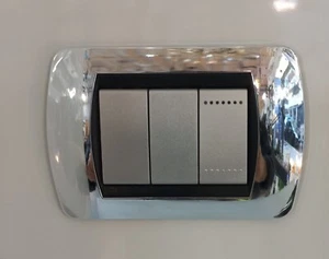BTICINO PLACCA LIVING INTERNATIONAL 3 MODULI CROMO LUCIDO COMPATIBILE L4803CR - Foto 1 di 5