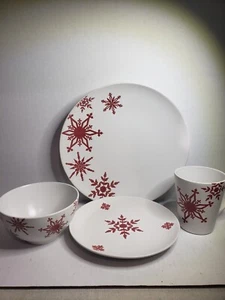 Pfaltzgraff Retired Snowflake Red 4 Piece Place Setting Christmas Winter Holiday - Picture 1 of 17