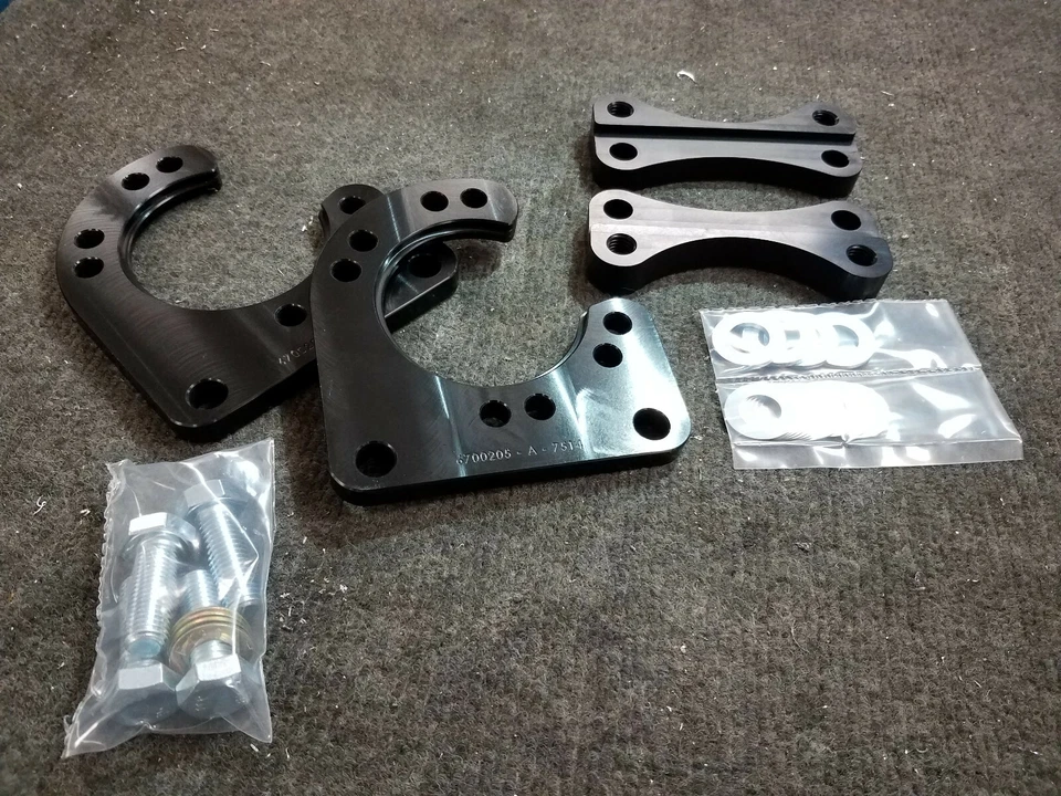 9" Late Big Ford Torino soportes para atornillar 94-04 frenos Cobra en un 9"  Foto 1 de 1