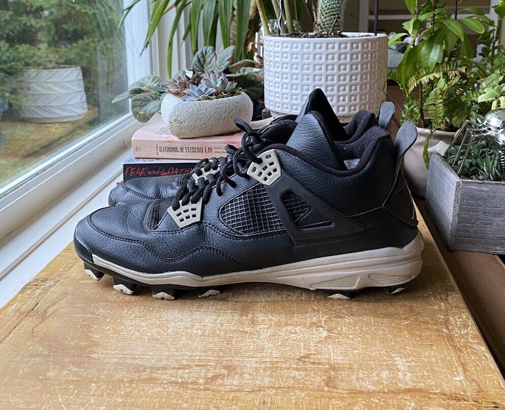 Jordan 4 Retro MCS Oreo for Sale | Authenticity Guaranteed Jordan 4 Retro MCS Oreo for Sale | Authenticity Guaranteed