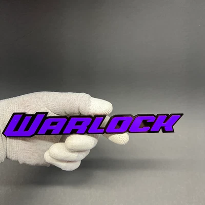 Calcomanía de insignia de coche acrílico multicolor púrpura sobre negro WARLOCK 3D de texto personalizado (1 pieza) Foto 1 de 4