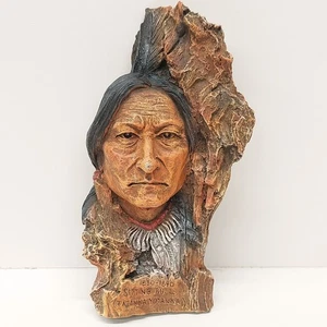 Scultura TORO SEDUTO TATANKA YOTANKA 1830 - 1890 Avery Creations 1994 resina  - Foto 1 di 3