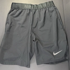 Men’s Nike Shorts Small Black Drawstring 7 inch Inseam - Picture 1 of 15