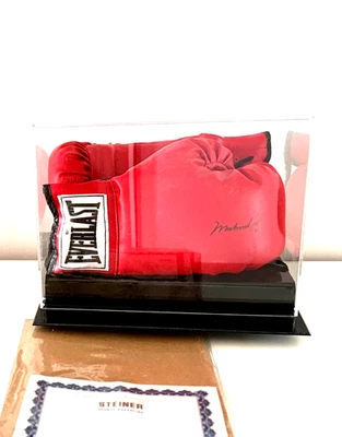 guantes de boxeo firmados por muhammad ali Foto 1 de 2