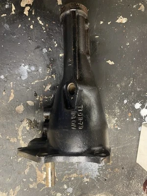 Carcasa trasera de transmisión Ford Borg Warner T10 T10H-7B hierro fundido 1965 Foto 1 de 4