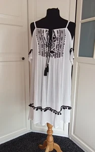 Papaya Cold Shoulder Blk/White Crinkle Tunic Dress Tassel Pom Pom Trim Size 12 - Picture 1 of 10