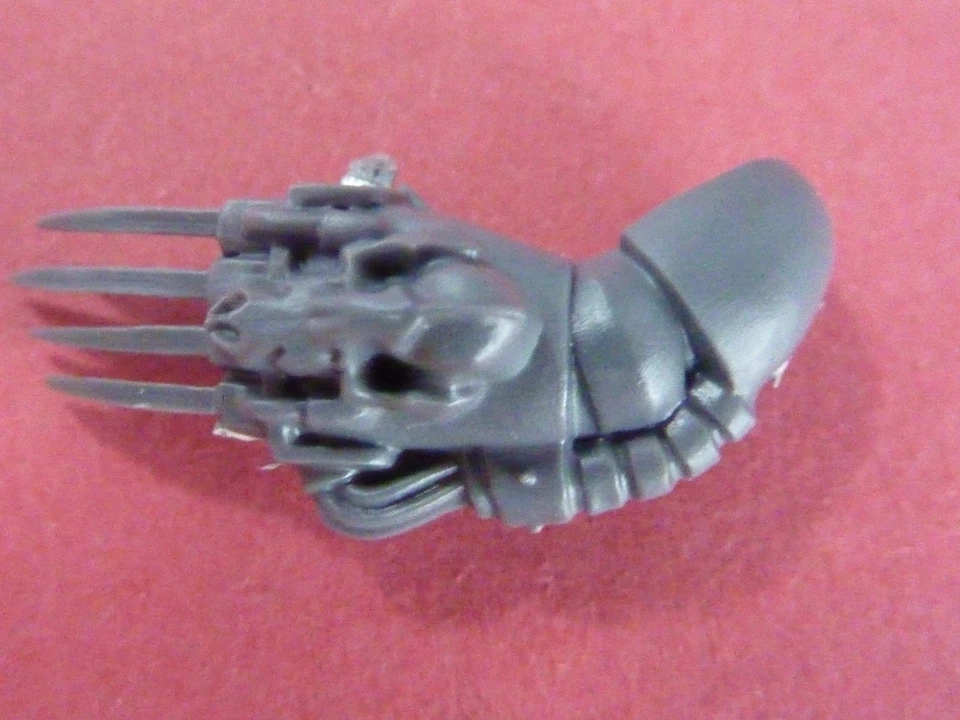 Space Wolves Power Armour Left Hand LIGHTNING CLAW - Bits 40K  - Image 1 of 1