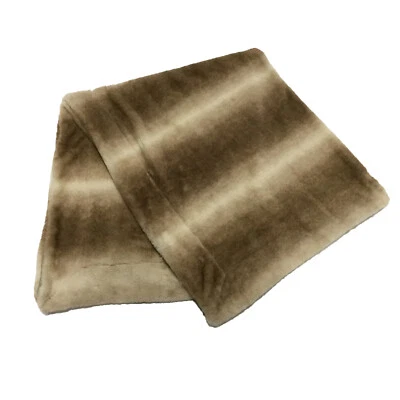 Manta Aspen Home resistente de piel sintética refinada suave 50" x 60" marrón claro Foto 1 de 4