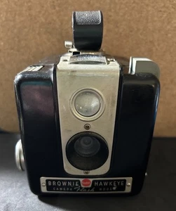 Vintage Kodak Brownie Hawkeye Flash  Model Bakelite Camera 1940-50’s Era - Picture 1 of 22