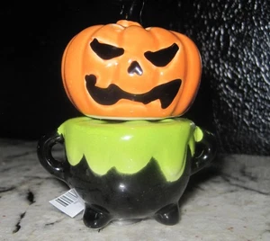 Halloween MINI Pumpkin With Cauldron Salt & Pepper Shakers NEW - Picture 1 of 4