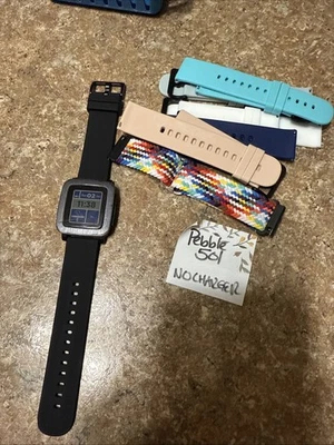 Pebble Time Smartwatch 501 Schwarz Silber Farbe - Bild 1 von 3