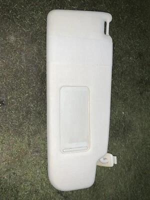 Aletta Parasole Destra Volkswagen Golf 5 1K0857552 - Immagine 1 di 3